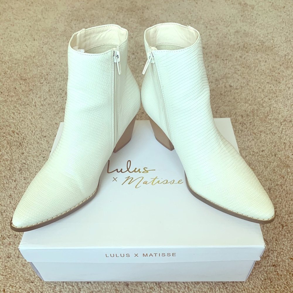 Lulus X Matisse Ivory Snake Booties size 8 Womens